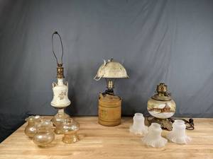 lot 380 image: Collection of Three Vintage Lamps - V
