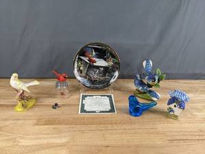 lot 374 image: Collection of Bird Figurines and Persis Weirs Plate Dcor - V