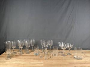 lot 377 image: Assortment of Elegant Drinking Glass Stemware - V