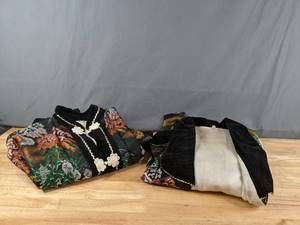 lot 371 image: Cultural Tops in Size Large - Q