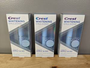 lot 50 image: 3 Brand New Crest Whitening Emulsions with Built-In Applicator, On the Go Leave-on Teeth Whitening Pen Treatment - T