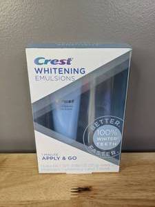 lot 51 image: Brand New Crest Whitening Emulsions with Wand Applicator, Leave-on Teeth Whitening Treatment - T