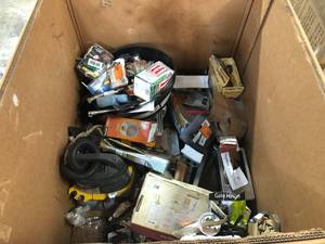 Lot of assorted mixed small houseware items & decor (various models and conditions) review all pictures