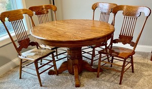 Oak Pedestal Kitchen Table and Four Chairs