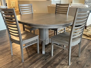 HOM Furniture Tucson Maple Dining Room Table and Six Chairs