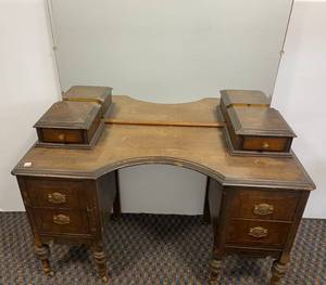 Vintage Vanity Make up table