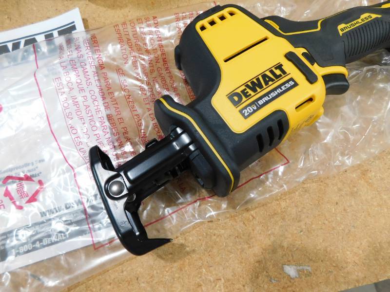 DEWALT ATOMIC 20 Volt MAX Cordless Brushless Compact Reciprocating