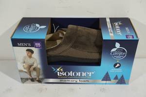 lot 37 image: NEW Isotoner Memory Foam Slippers - Mens XX-Large