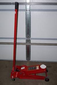 lot 3 image: Larin 3-12 Ton Hydraulic Garage Floor Jack