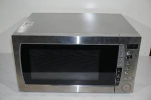 lot 19 image: 2.2 Cu Ft Stainless Microwave Oven
