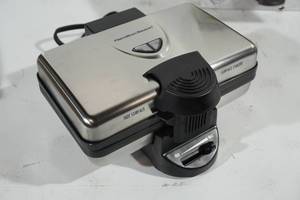lot 95 image: Hamilton Beach Belgian Style Waffle Maker