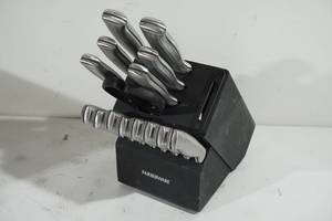 lot 81 image: Farberware Cutlery Set with Block - Stainless Handles