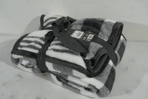 lot 25 image: NEW Members Mark Oversized Cozy Throw Blanket