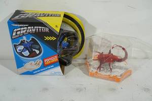 lot 172 image: NEW Air Hogs Gravitor and Hex Bug Scorpion
