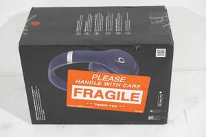 lot 15 image: Beats Studio 3 Wireless Bluetooth Over Ear Headphones