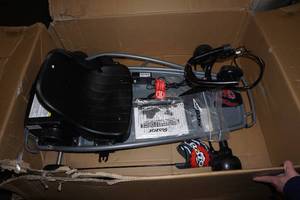 lot 30 image: Razor Ground Force Electric Go Kart - Chain Off