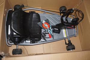 lot 5 image: Razor Ground Force Electric Go Kart - Chain Off