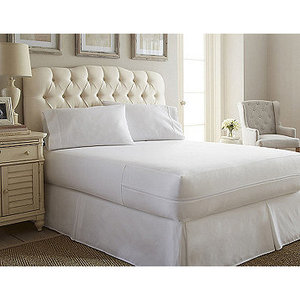 lot 134 image: Ienjoy Home 1800 Series Premium Zippered Mattress Protector - Queen