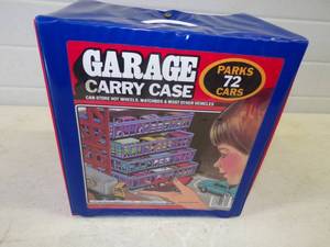 lot 4 image: Vintage Match Box - Hot wheels with Garage 72 Cars