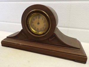 lot 5 image: Vintage Desk Clock