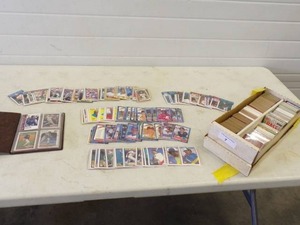lot 7 image: Approximate 1500 Base Ball Cards