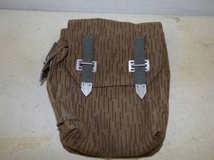 lot 28 image: Small Military Pouch