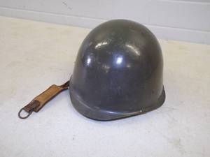 lot 39 image: Military Helmet