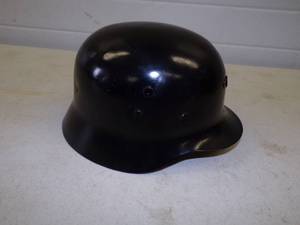 lot 57 image: Military Helmet