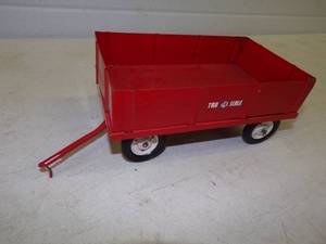 lot 73 image: Vintage Tru Scale Metal Toy Wagon