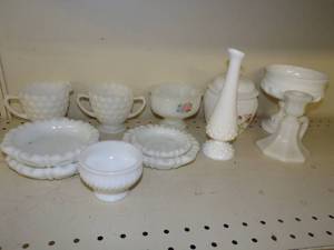 lot 82 image: Vintage Milk Glass