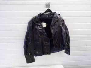 lot 121 image: Leather Coat Size 42