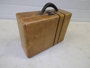 lot 130 image: Vintage Attach Case