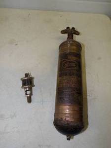 lot 35 image: Vintage Fire Extiquisher and Oiler