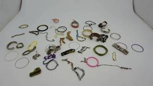 lot 75 image: A Lot Full Of Different Styles Of Bracelets