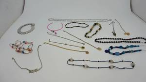 lot 78 image: Lot Full Of Miscellaneous Colors & Styles Of Necklaces