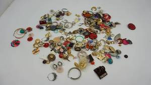 lot 84 image: Miscellaneous Colors & Styles Of Earrings
