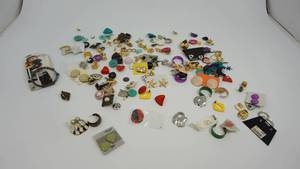 lot 86 image: Many Colorful Pairs Of Earrings