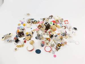 lot 68 image: Miscellaneous Styles & Colors Of Costume Earrings
