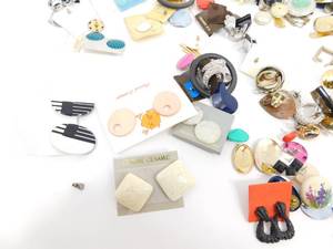 lot 69 image: Lot Full Of Miscellaneous Colors & Styles Of Costume Earrings