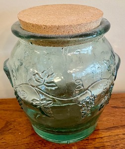 lot 73 image: Green Glass Decor Items