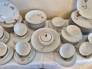 lot 56 image: Mikasa Primrose Fine China