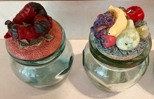 lot 39 image: 4 Small Decorative Lidded Jars