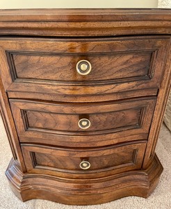 lot 47 image: Delightful Drexel Three Drawer End Table