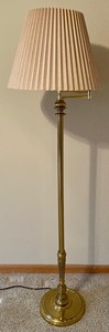 lot 15 image: Brass Floor Lamp