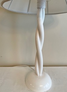 lot 33 image: Luxurious Table Lamp