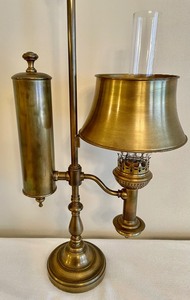lot 25 image: Vintage Brass Lamp