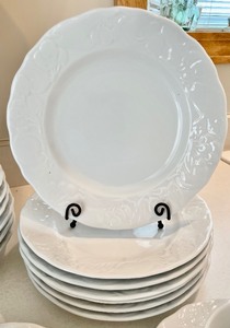 lot 37 image: Teinshan Porcelain Dishware