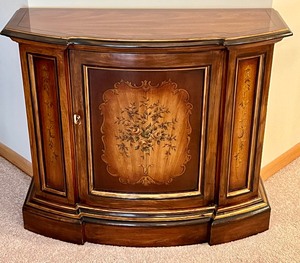 lot 4 image: Drexel Two Piece Mirror and Console Set