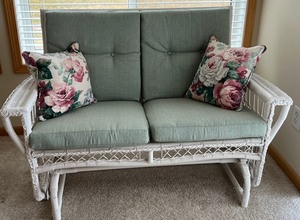 lot 7 image: Weathercraft Glider Sofa and Metal Accent Table