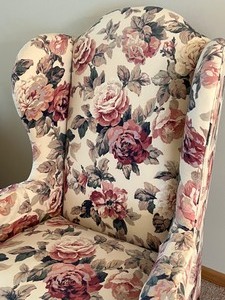 lot 8 image: Ethan Allen Floral Upholstered Formal Chair